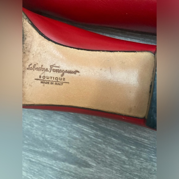 Salvatore Ferragamo Women’s Vara Red Leather Bow Low Pumps Size 8.5 /very narrow - Picture 10 of 12